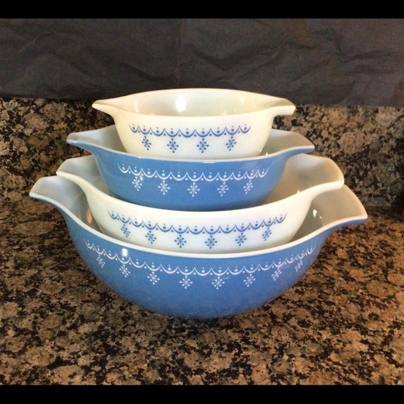 PYREX VINTAGE 1972 Snowflake Blue “Garland” Nesting Bowls - Picture 13 of 13